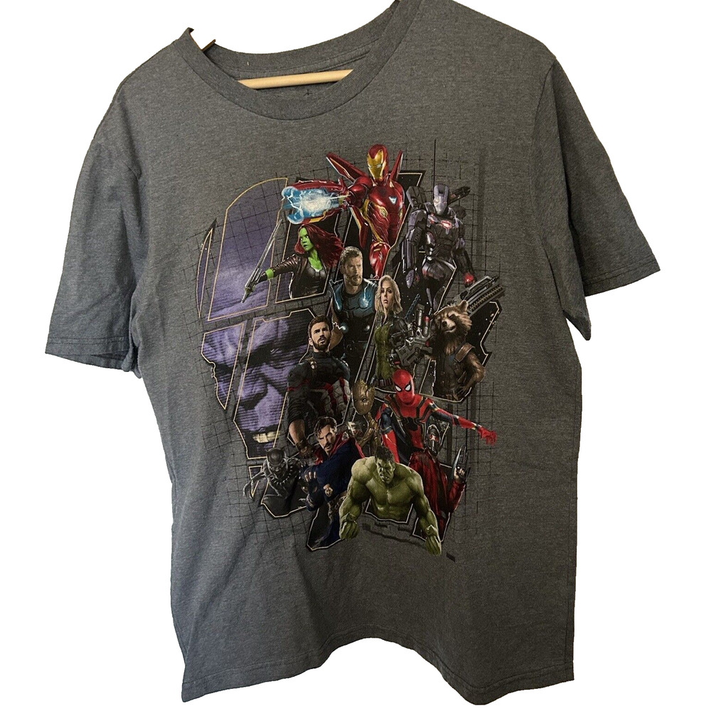 Avengers Men's T-shirt Size L Captain America, iron Man Black Panther Avengers